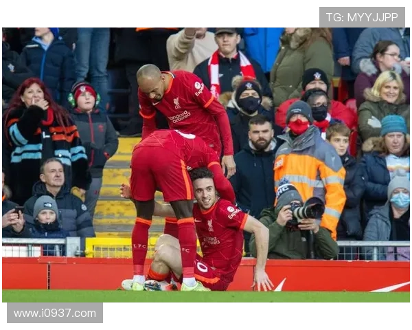 [国际足球]争议判罚 利物浦险胜南安普敦晋级.